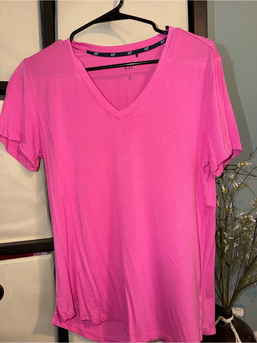 GAP Women's V-Neck Tee in Hot Pink